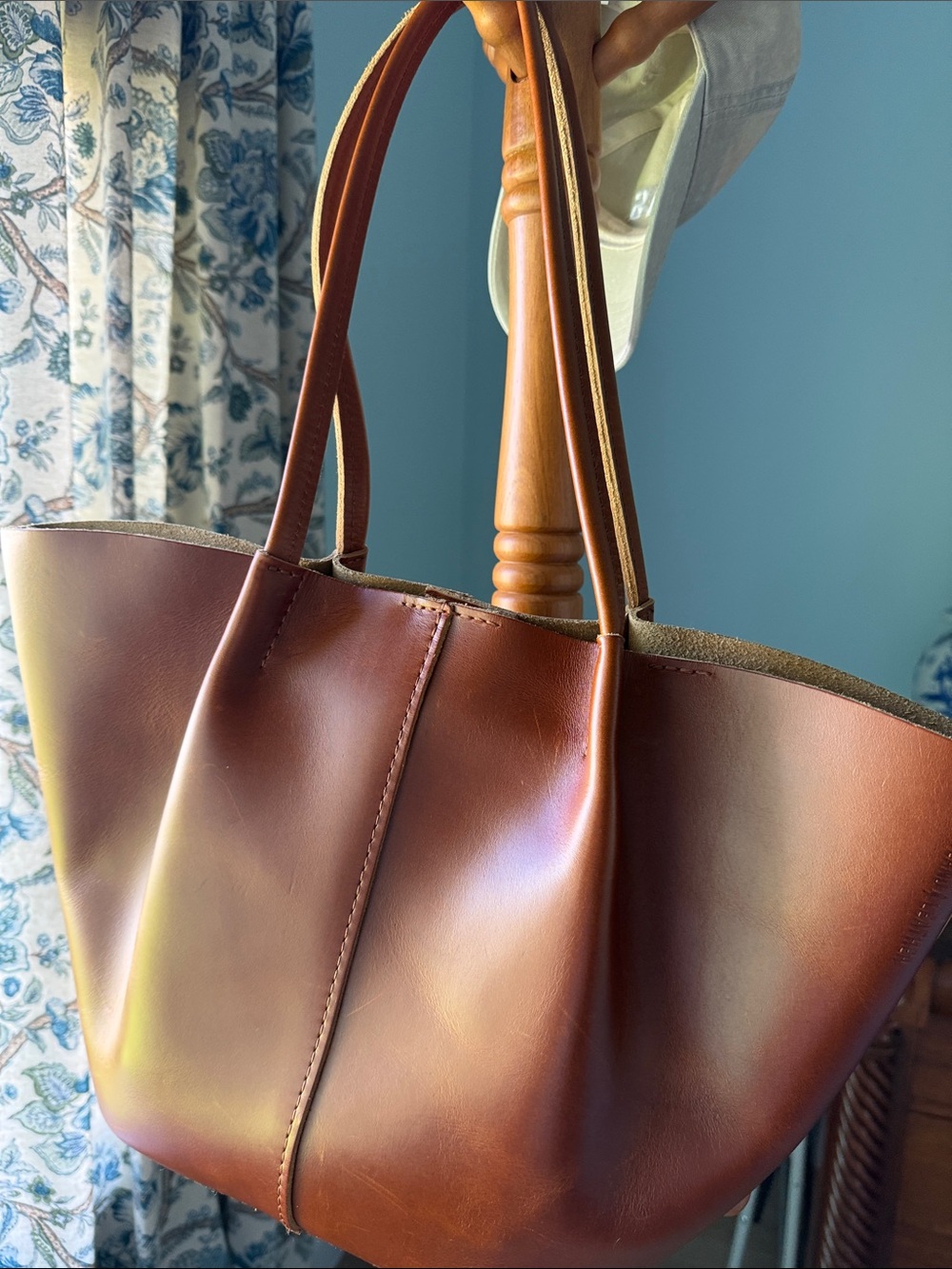 Everyday Brown Leather Tote - Sleek Shoulder Carry